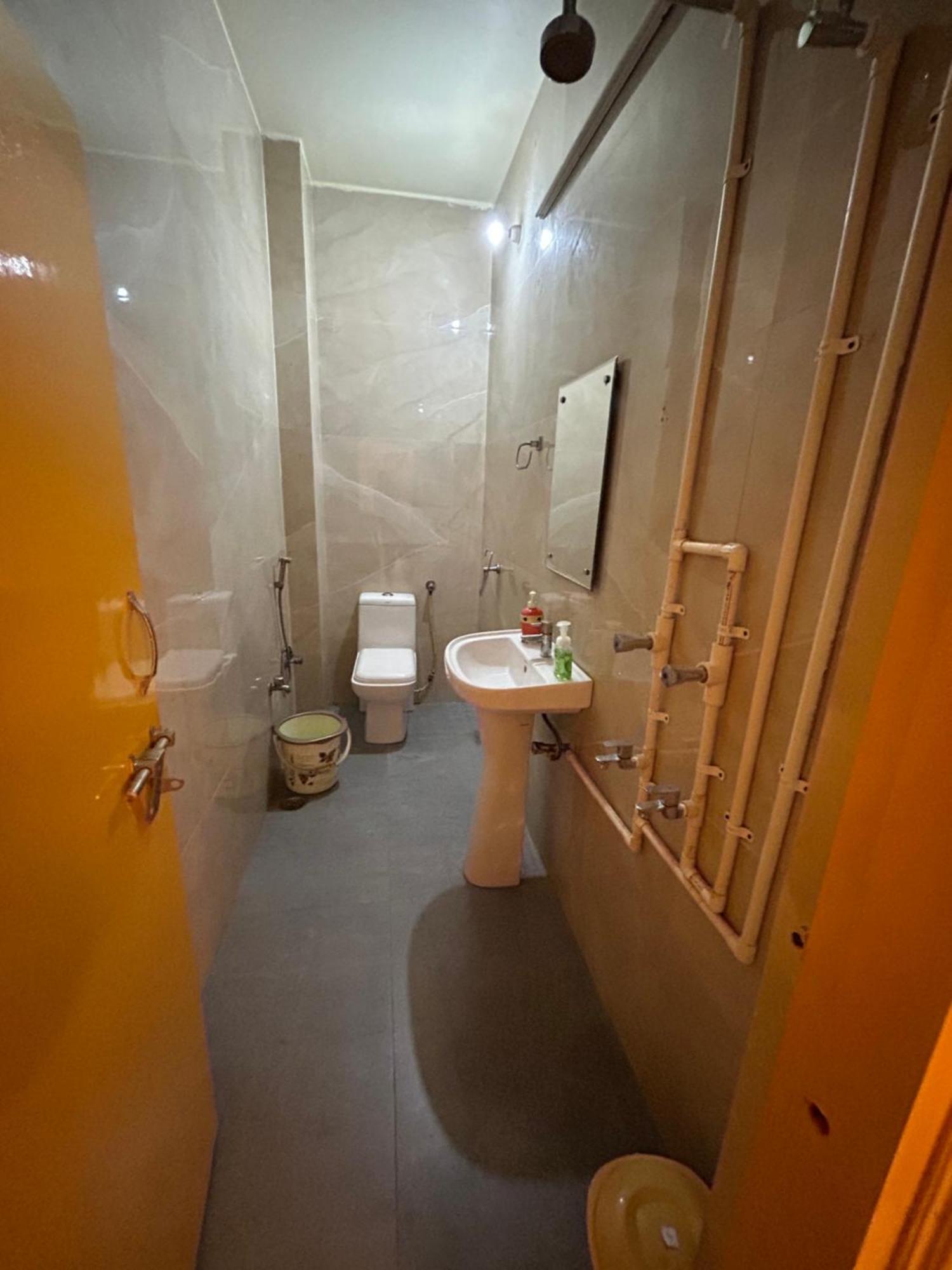 The Yellow House - Couple'S Getaway In Gomti Nagar- 1 Bhk Lucknow Luaran gambar